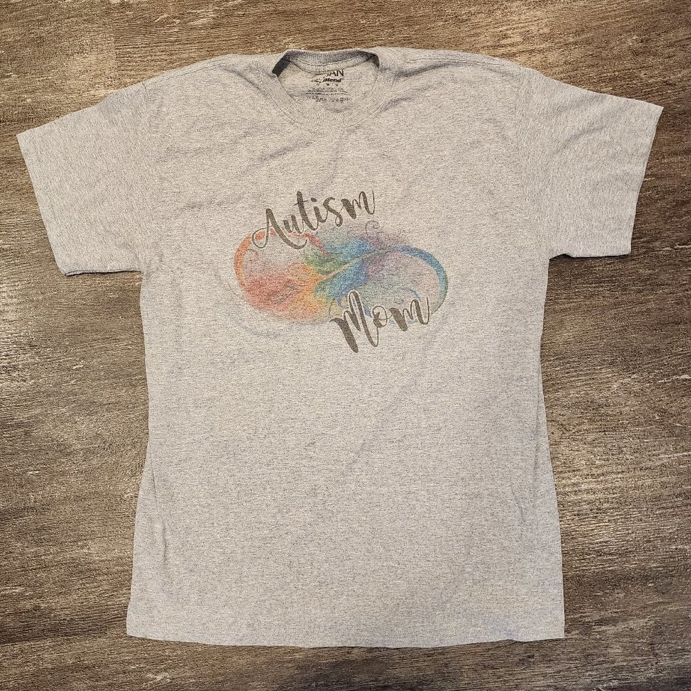 'Autism mom' shirt infinity sign
